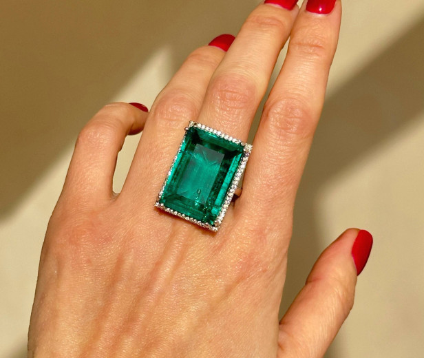 Кольцо Grand с изумрудом lab, цирконий — серебро 925