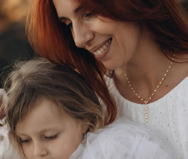 Кольє з натуральних перлів та підвіскою Mama — срібло 925, позолота