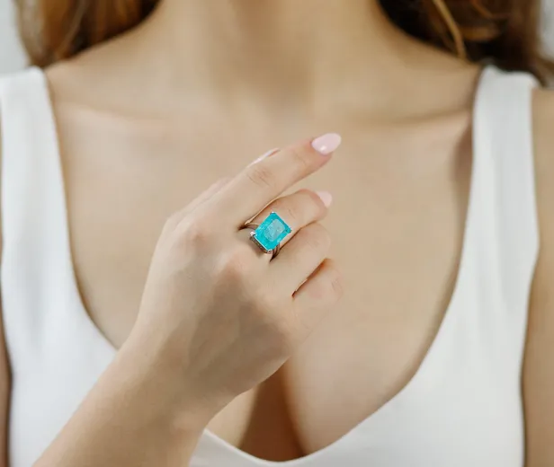 Серебряное кольцо Classic M с параиба lab