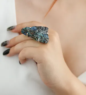 Серебряное кольцо с кристалом азурита